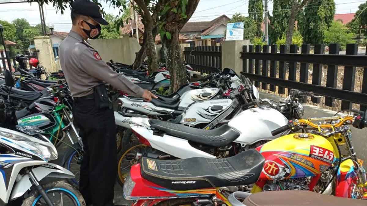 Kendaraan para pelaku balap liar akan dilakukan penindakan secara hukum - Pelaku Balap Liar Diobrak dan Diamankan Polres Kediri