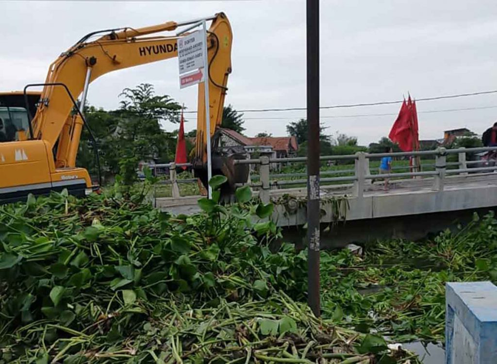Pemkab Lamongan dan Berbagai Elemen Kerja Bakti Bersih-Bersih Sungai