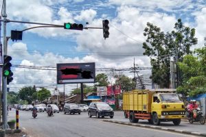 Situasi lalu lintas di perempatan Gadang, Kecamatan Sukun. (jaz) - Arus Balik Libur Nataru, Lalu Lintas Longgar