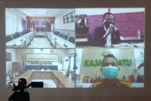 Ketua PWI Malang Raya Cahyono berdialog dengan tiga Kajari di Malang Raya. (rhd) - Rangkul Kejari, PWI Malang Raya Cetak Wartawan Melek Hukum
