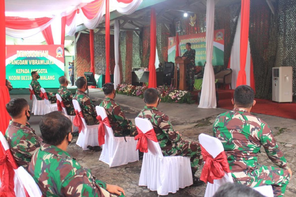 Pangdam V/Brawijaya menyampaikan amanah kepada personel Kodim 0833/Kota Malang. (ist) - Pangdam V/Brawijaya Kunjungi Kodim 0833/Kota Malang