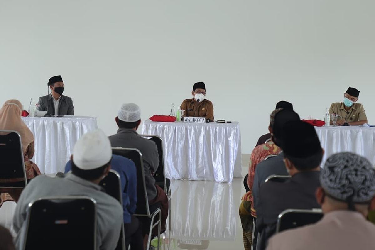 Para hafidz menyimak pemaparan Walikota Malang. (ist) - Galakkan Program 1 RW 1 Hafidz, Pemkot Beri Insentif Rp1 Juta/bulan
