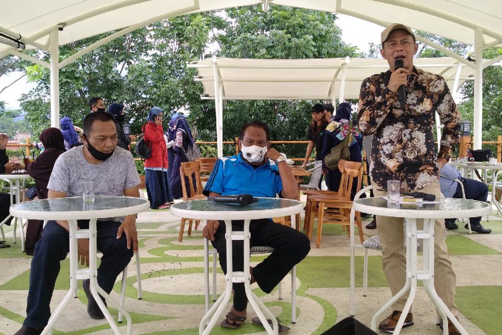 Pembina PWI Malang Raya, Nurcholis Sunuyeko menyampaikan amanah kepada pengurus. (rhd) - Jelang Pelantikan Pengurus PWI Malang Raya, Begini Pesan Pembina