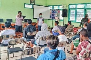 Pengarahan polisi kepada masyarakat. (ist) - Ribuan Warga Terjaring Operasi Yustisi Kota Malang Selama 2020