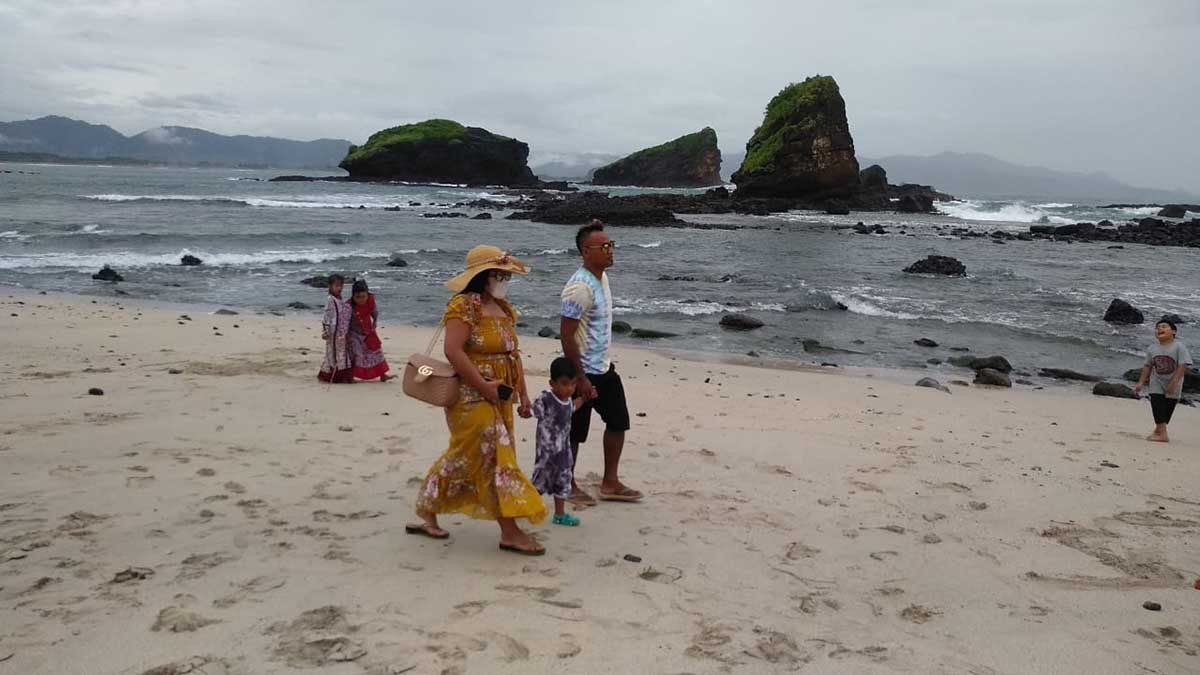 Pengembangan Wisata Bahari di Kabupaten Jember - Pantai Watu Ulo dan Tanjung Papuma Diusulkan Terintegrasi