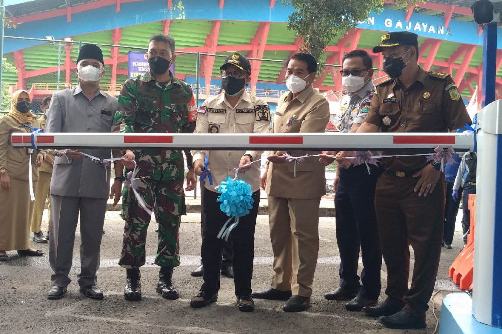 Peresmian E-Parking di Stadion Gajayana. (rhd) - Pemkot Malang Terapkan E-Parking, Tekan Kebocoran PAD Parkir