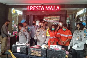 Kapolresta Malang Kota rilis ungkap penangkapan kasus Pil Dobel L. (ws1) - Polsek Sukun Dan Polresta Makota Ungkap 2,4 Juta Butir Pil Dobel L