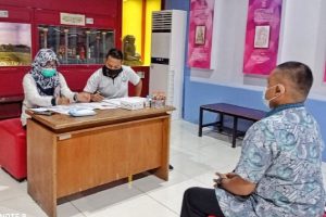 Penguji mewawancarai peserta yang lolos seleksi administrasi. (ist) - Disdikbud Umumkan 10 Surveyor Cagar Budaya Kota Malang