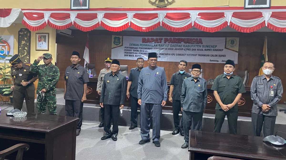 Sidang Paripurna DPRD Sumenep tentang penyampaian berakhirnya masa jabatan Bupati dan Wakil Bupati periode 2016-2021. (dan) - Pengentasan Kemiskinan PR Untuk Diprioritaskan - Pesan Bupati Busyro pada Bupati Terpilih