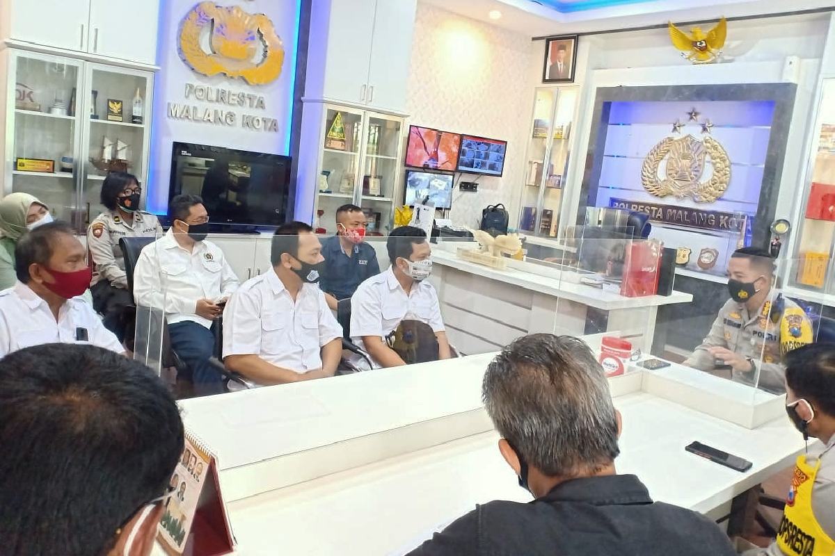 Silahturahmi Pengurus Harian PWI Malang Raya Terpilih bersama Kapolresta Malang Kota dan jajarannya. (ist) - Hormati PPKM, Kapolresta dan PWI Malang Raya Legowo Tunda Pelantikan Pengurus