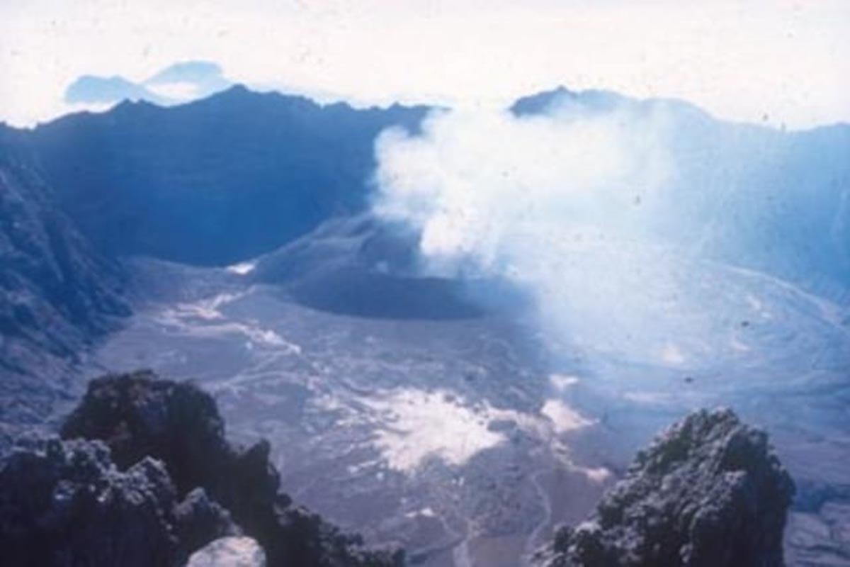 NAIK STATUS: Status Gunung Raung kembali naik dari normal (level I) menjadi waspada (level II), sejak Kamis (21/1/2021). (ist) - Status Gunung Raung Naik Menjadi Waspada