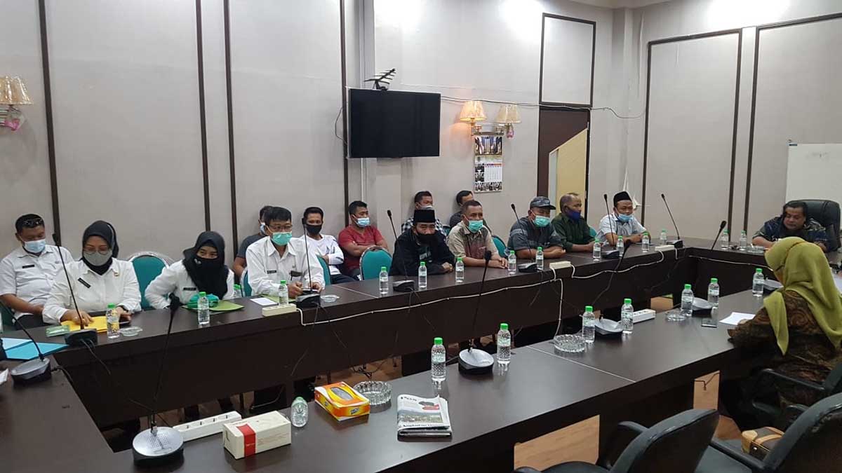 Tampak Paguyupan daging sapi saat hiring ke DPRD Komisi 2 - Pedagang Daging Sapi Wadul Ke DPRD