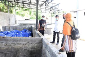 Wali Kota Kediri, Abdullah Abu Bakar Sidak untuk melihat tempat pemrosesan pengolahan limbah, Kamis (14/1/2021) - Walikota Apresiasi RPH Olah Limbah Jadi Pupuk