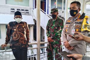 Walikota Malang bersama Danramil 0833 dan Kapolresta Makota. (ws1) - Pemkot Malang Modifikasi PPMK, Ini Alasannya