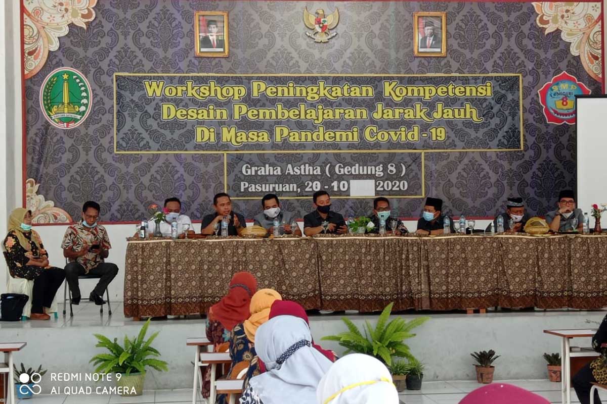 Workshop Peningkatan Kompetensi Desain Pembelajaran Jarak Jauh di Masa Pandemi Covid-19 di aula gedung-8 SMPN-8 Kota Pasuruan, Kamis (14/01/2021) - Guru GTT Wadul Ke Dewan Tentang Nasibnya yang Tak Jelas