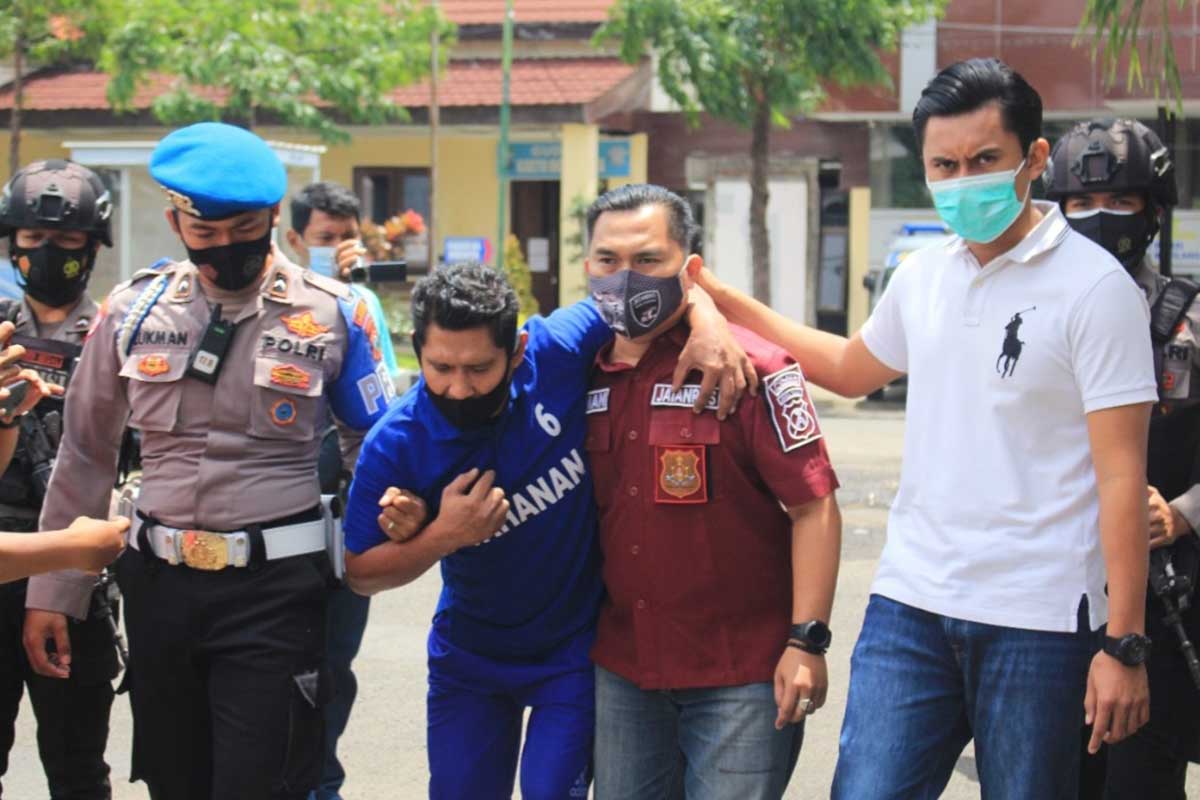 AKBP Rofik Gelar Pres Rilis terhadap Tersangka pencurian jadi korban pemukulan Hingga testis Pecah - Kapolres: Tersangka Memang Memiliki Riwayat Hernia - Tersangka Pencurian Alami Pecah Buah Zakarnya Setelah Ditangkap