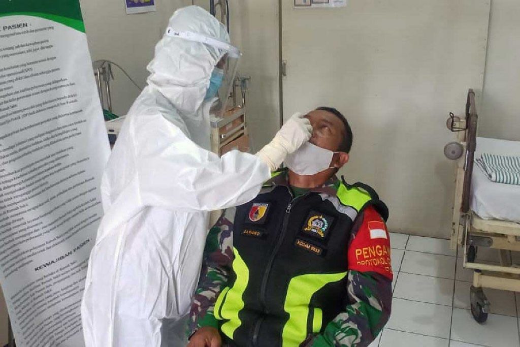 Anggota TNI rapid antigen. (ist) - Proaktif Operasi Prokes, Anggota TNI Rutin Rapid Antigen