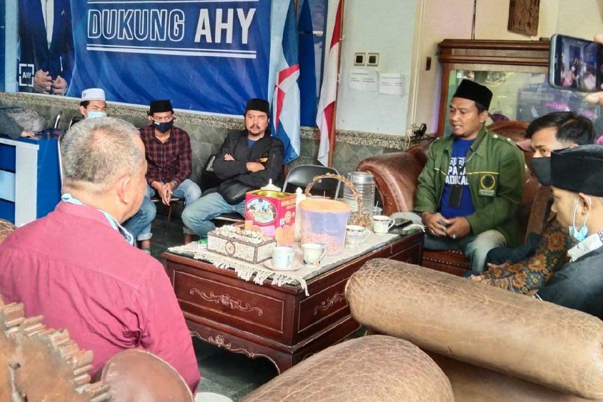 Audiensi Barisan Kader Gus Dur diterima di DPC Partai Demokrat. (ws1) - Layangkan Protes, Barikade Gus Dur Luruk DPC Demokrat