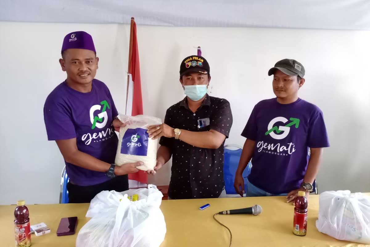 Bagikan Paket Sembako, Gemati Lamongan Peduli Korban Banjir