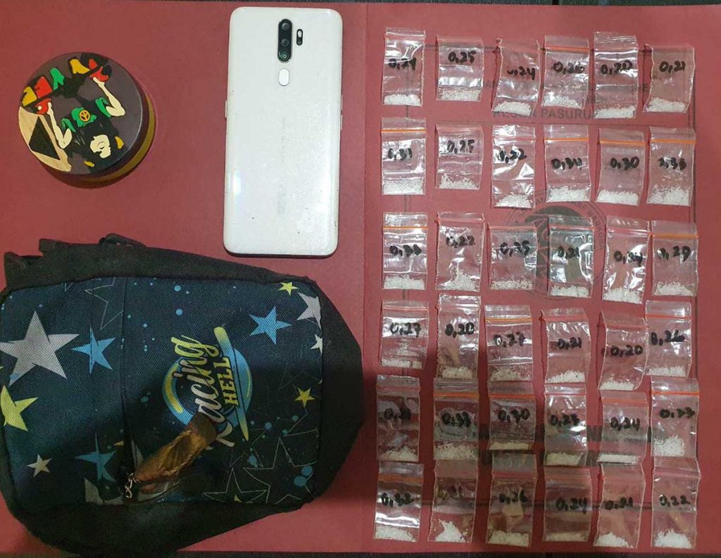 Barang bukti yang diamankan di Mapolres Pasuruan - Jajaran Satreskoba Polres Amankan Pengedar Sabu