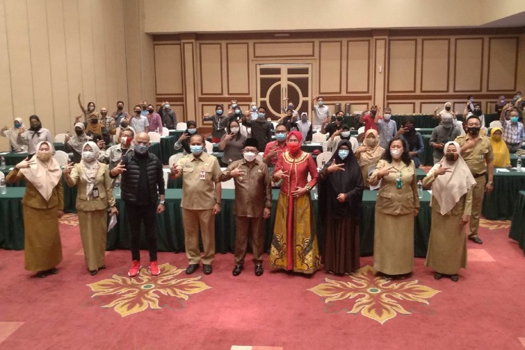 Bersama UMKM peserta pelatihan Electroforming. (rhd) - Teknik Electroforming Tingkatkan Produk Kreatif UMKM di Pasar Global