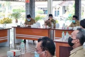 Bupati Pasuruan Irsyad Yusuf saat memberikan arahan di hadapan pejabat utama Pemkab Pasuruan dan wilayah terkait - PPKM Mikro, Bupati Pasuruan Minta Kepekaan Desa