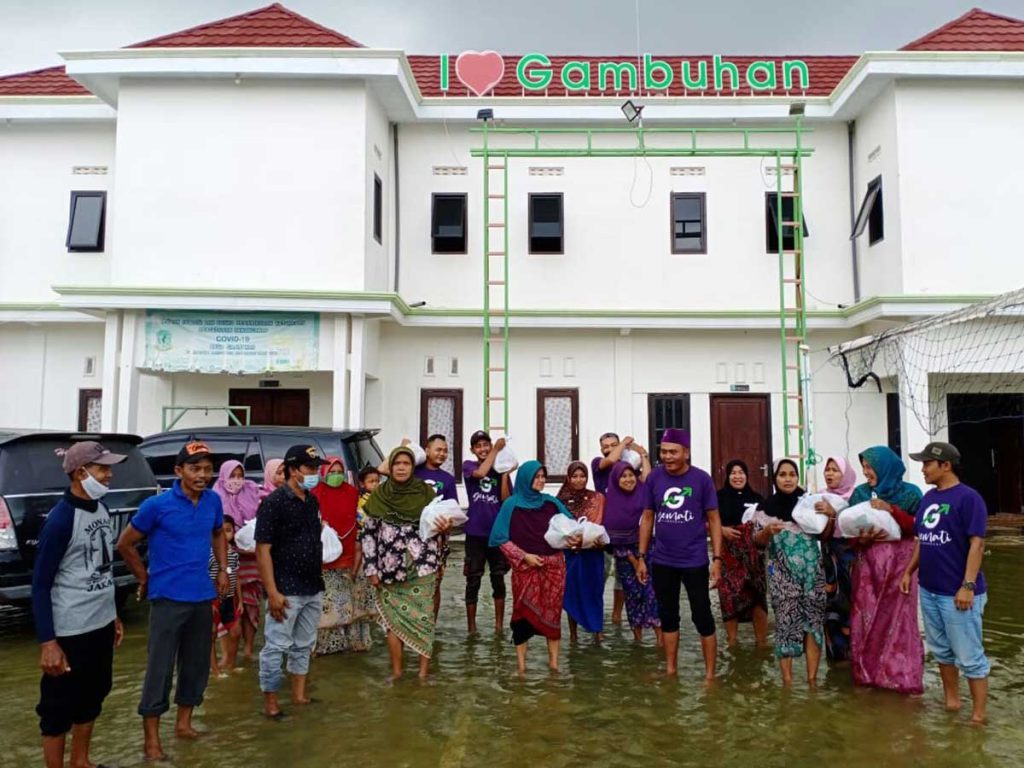 Bagikan Paket Sembako, Gemati Lamongan Peduli Korban Banjir