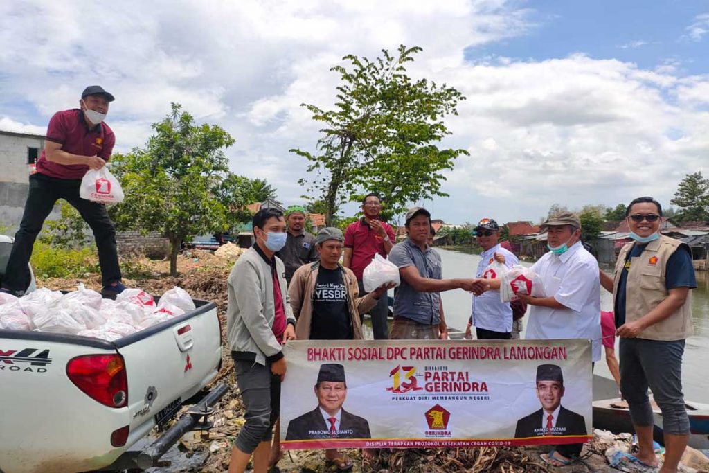 Jelang Harlah Ke-13, Gerindra Lamongan Bagikan Sembako