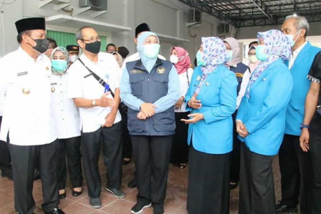Gubernur Khofifah Tinjau Vaksinasi Dosis Ke-2 di Lamongan