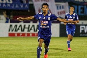 Hendro Siswanto saat berlaga membela Arema FC. (ist) - Kenangan Hendro Siswanto bersama Aremania - Arema FC Sembilan Tahun