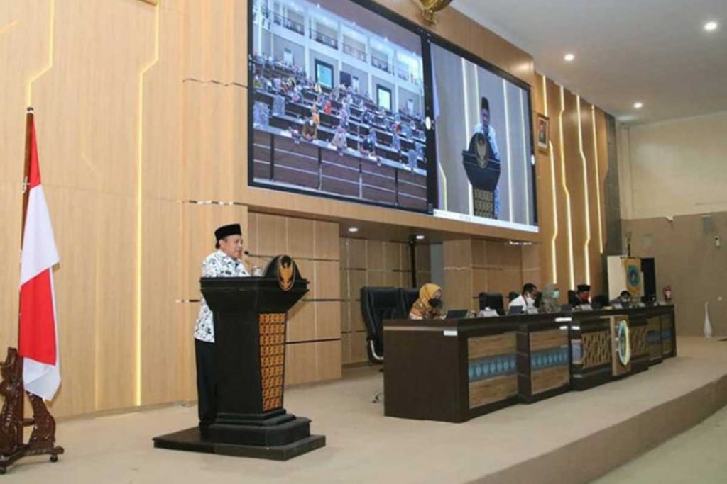 Jelang Purna Tugas, Bupati Fadeli Pamitan Saat Sidang Paripurna DPRD