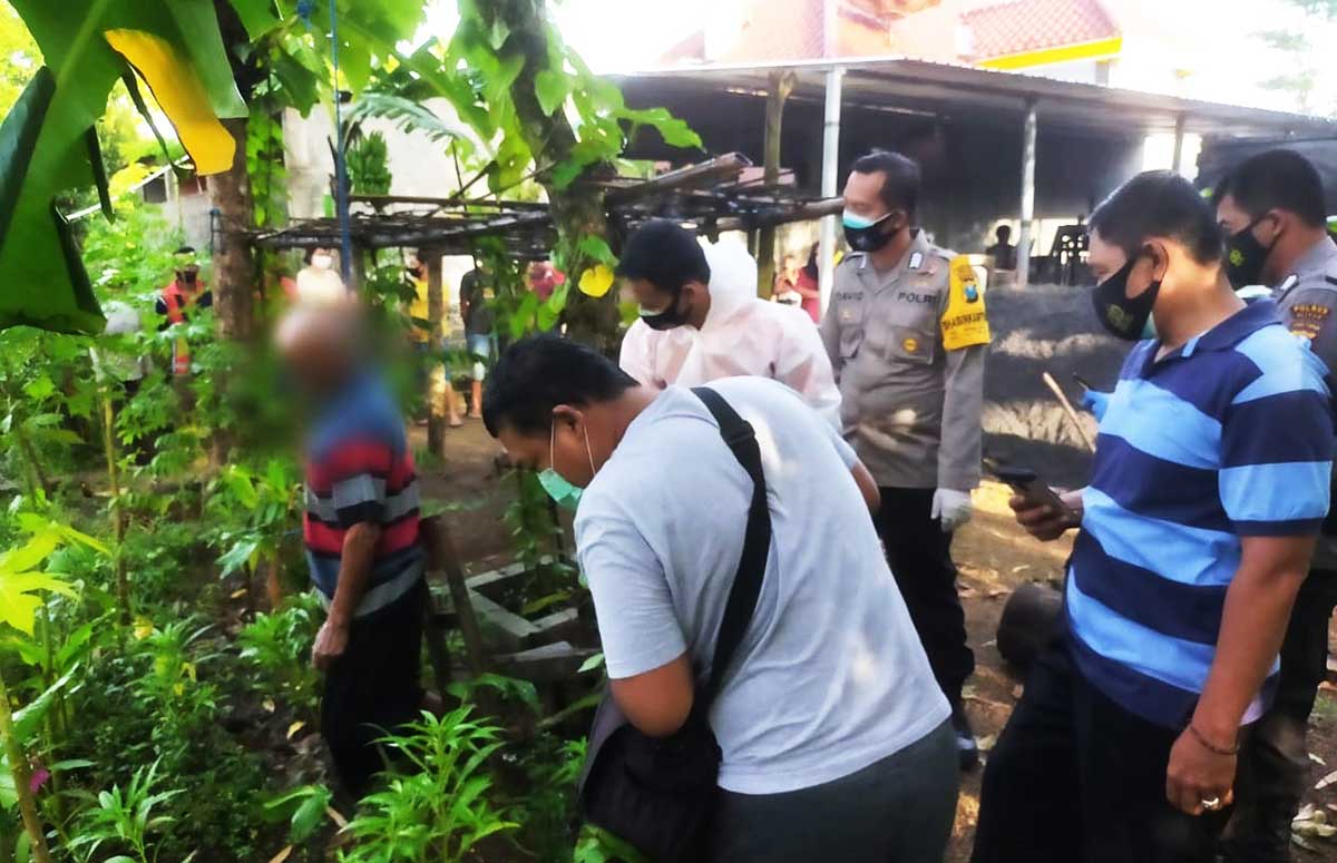 Kakek YSM (80), warga dusun Krajan Desa Bacem Kecamatan Sutojayan Kabupaten Blitar ditemukan meninggal dunia dengan posisi menggantung - Diduga Budidaya Klanceng Macet, Kakek Nekat Gantung Diri