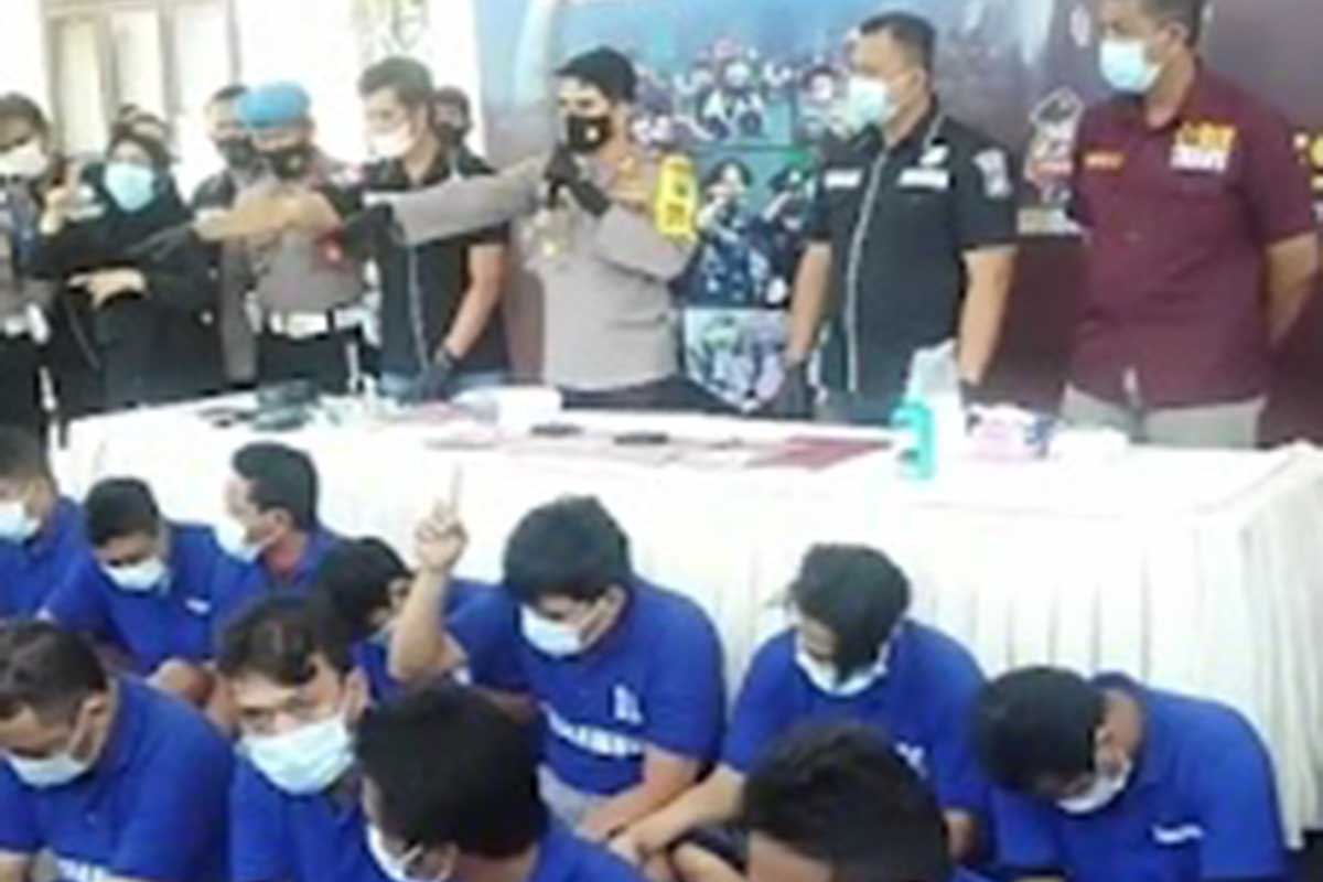 Kapolres Pasuruan merilis para tersangka narkoba - 24 Pengedar Narkoba Diamankan Polres Pasuruan