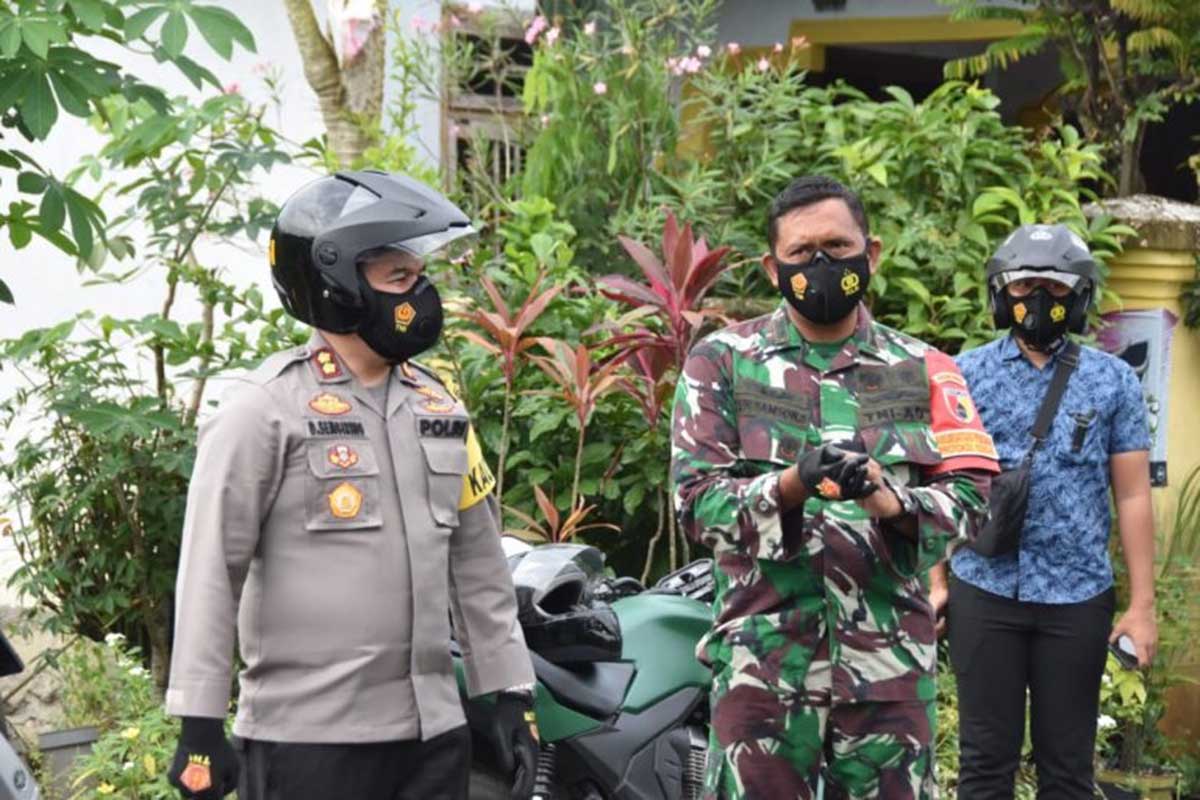 Kapolres Trenggalek dan Dandim 0806 saat pimpin patroli hanter - Tim Gabungan Gelar Patroli Hunting System