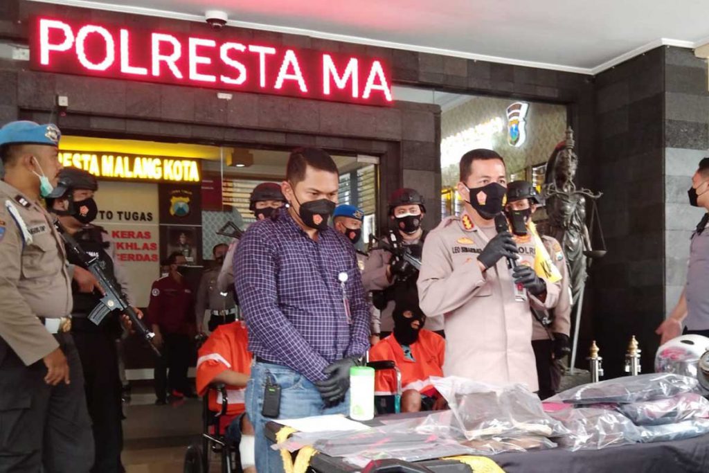 Kapolresta Malang Kota menggelar pers konferensi penangkapan curanmor. (ws1) - Begini Kronologi Viral Dua Pelaku Curanmor Diringkus di Sawojajar
