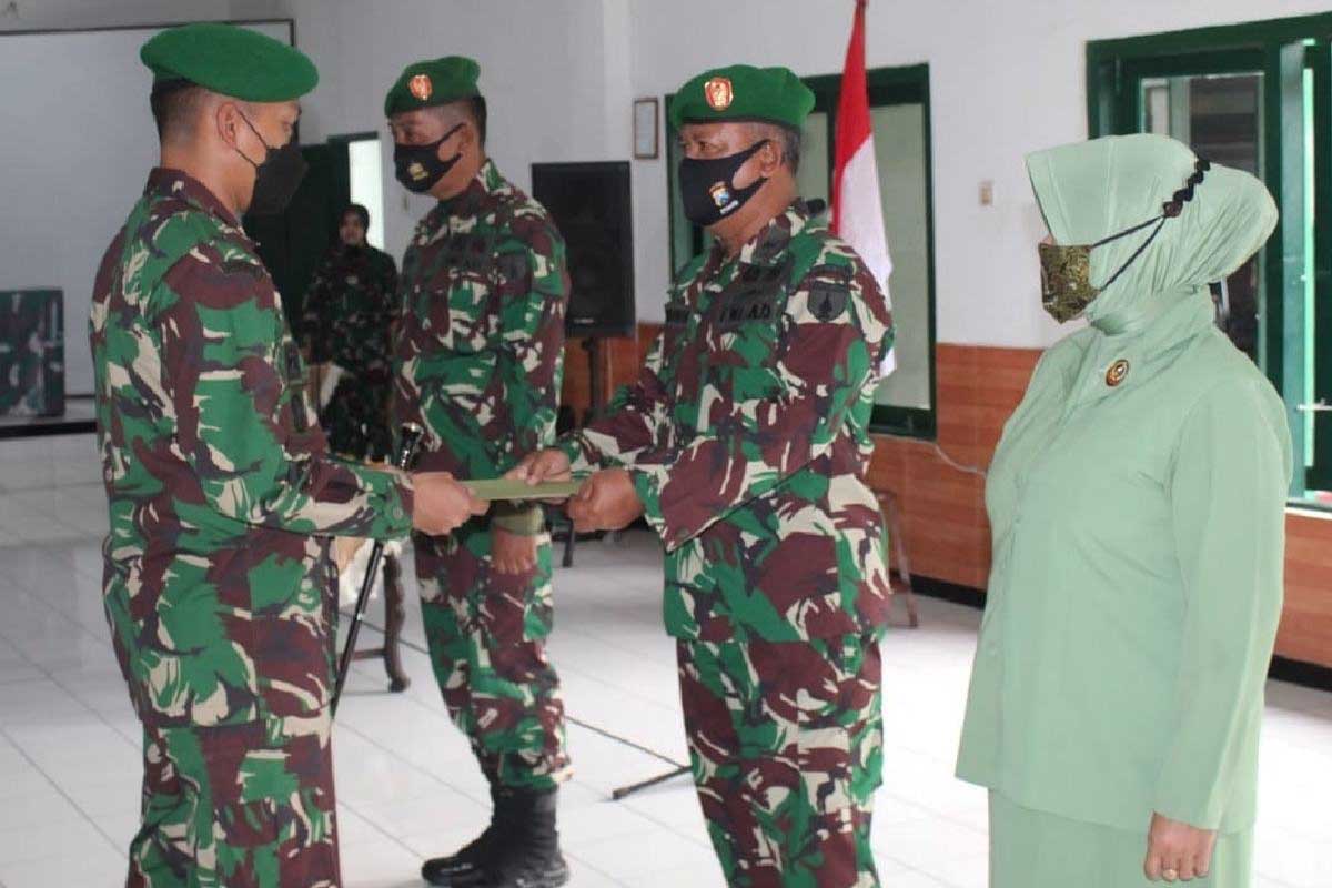 Mayor Arm Chairul Effendy Jabat Kasdim 0833. (ist) - Mayor Arm Chairul Effendy Jabat Kasdim 0833 - Danramil 0833/01 Klojen, Kapten Kav Gunawan Jabat Pasi Binpuanter Siter Korem 083/Bdj.