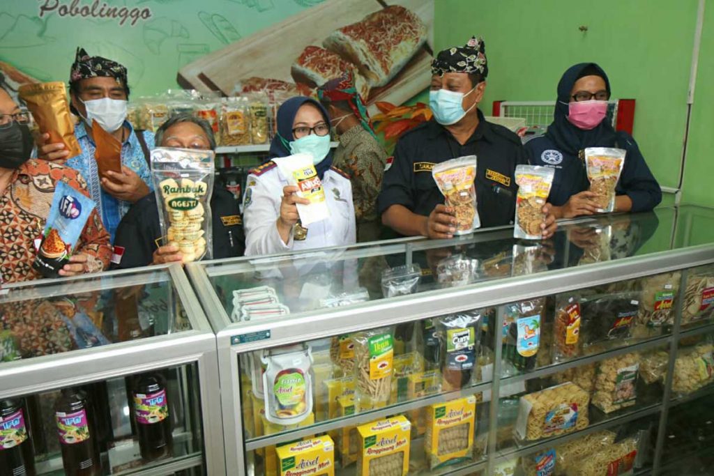 Mengunjungi pusat oleh-oleh Purnama. (ist) - Susun Paket Wisata Terpadu, Bakorwil V Jember Kunjungi Kota Probolinggo