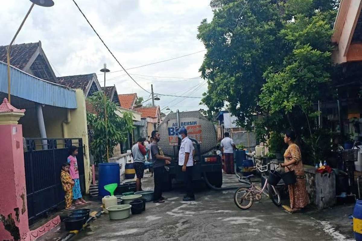 PDAM Kirim Tangki Untuk Pelanggan Air Mampet - PDAM Giri Tirta Ceria