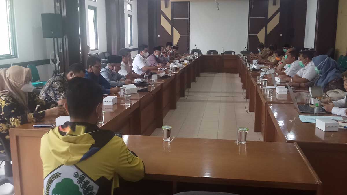 Pelaksanaan rapat kerja penanganan pasca banjir Gempol-Bangil - DPRD Kabupaten Pasuruan ‘Blejeti’ Upaya Tanggap Darurat Banjir Bandang Gempol