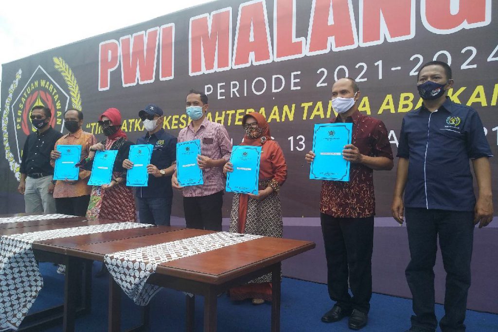 Penandatanganan MoU. (ist) - Resmi Dilantik, Pengurus PWI Malang Raya Tancap Gas