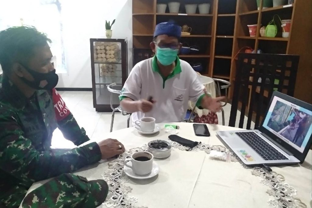 Bambang Irianto memaparkan konsep kampung tematik. (rhd) - Koramil Blimbing - Rumah Prestasi 3G Siap Bersinergi Wujudkan Makoramil Percontohan Berwawasan Lingkungan