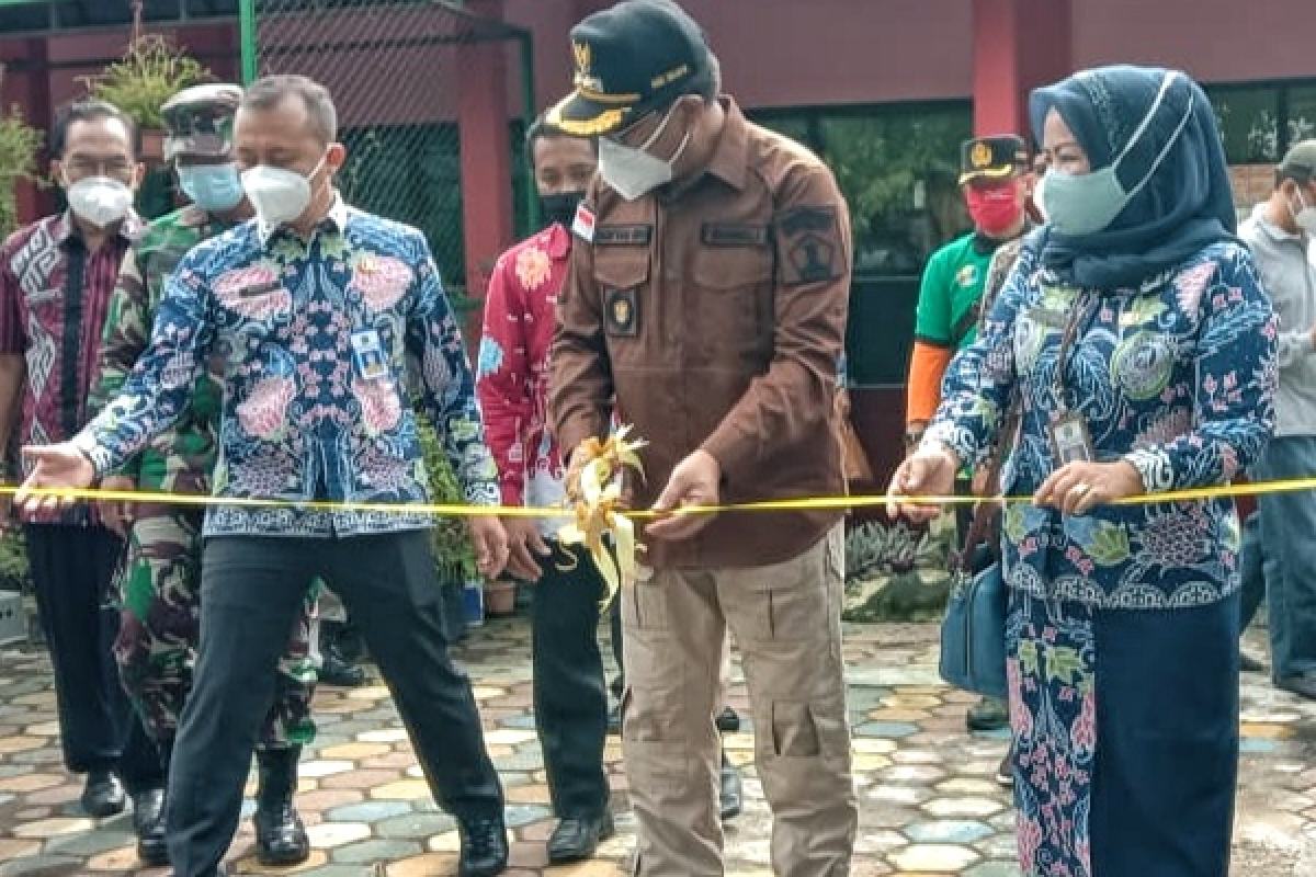 Wakil Walikota resmikan IPAL di SDN Purwantoro 6. (ws1) - SDN Purwantoro 6 Sulap Air Bekas Untuk Budidaya Ikan