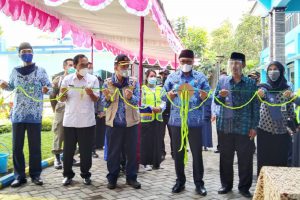 Bung Edi meresmikan IPAL SMKN 7 Malang. (ws1) - Berbekal Budidaya Alam, SMKN 7 Malang Menuju Sekolah Adiwiyata