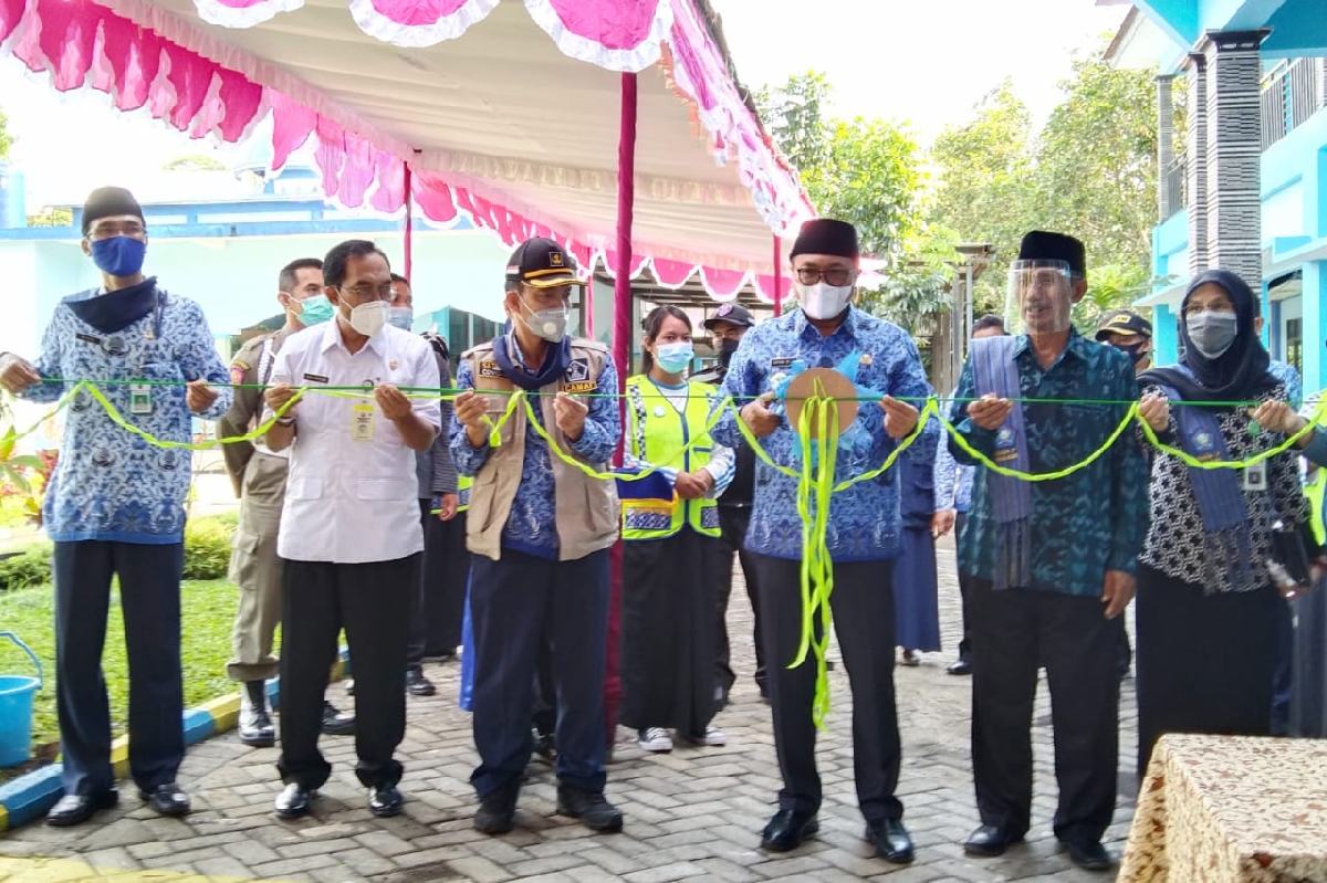 Bung Edi meresmikan IPAL SMKN 7 Malang. (ws1) - Berbekal Budidaya Alam, SMKN 7 Malang Menuju Sekolah Adiwiyata