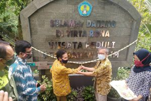 Peresmian Tugu Tirta Rona Wisata Peduli Perubahan Iklim. (rhd) - Tirta Rona, Wisata Peduli Perubahan Iklim di Tlogomas Malang