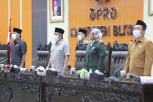 Pimpinan DPRD Kabupaten Blitar dalam rapat paripurna Penyampaian Laporan Keterangan Pertanggungjawaban (LKPJ) Bupati Blitar Tahun Anggaran 2020 - DPRD Gelar Paripurna LKPJ Bupati Tahun Anggaran 2020