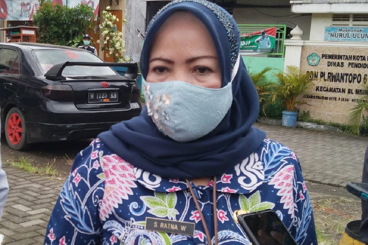 Plt Disdikbud Kota Malang, Siti Ratnawati SH MPd. (ws1) - UN Dihapus, Disdikbud Kota Malang Upayakan Peningkatan Kualitas Kelulusan