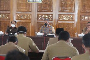 Rapat Koordinasi Penanganan Covid-19, Senin (8/2/2021) di Pendopo Sasana Adhi Praja Pemkab Blitar Kanigoro - Seluruh Desa dan Kelurahan di Blitar Akan Ada Kampung Tangguh