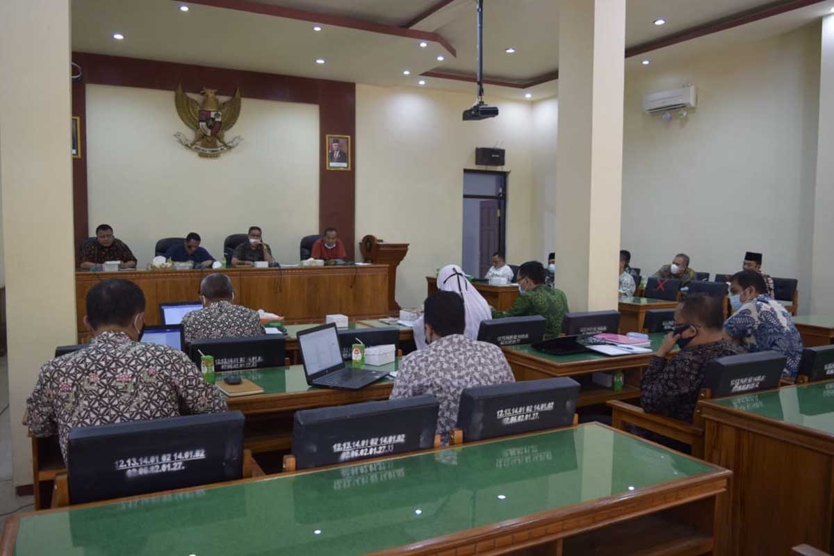 Rapat Pansus IV DPRD Trenggalek - DPRD dan OPD Mitra Siapkan Payung Hukum SPBU Milik Pemkab