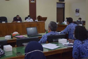 Rapat komisi di ruang hearing DPRD Trenggalek, Rabu (17/2/2021) - Komisi IV DPRD Panggil OPD yang Tangani Covid-19
